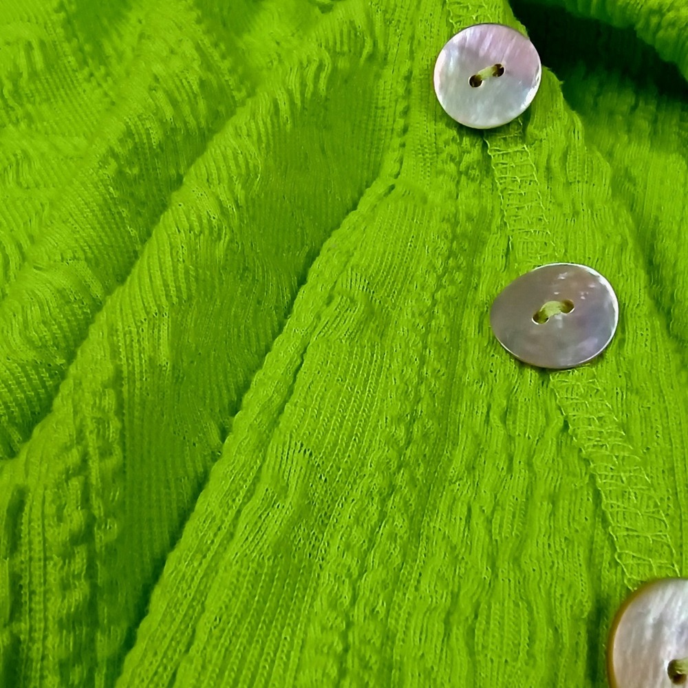 Onque Casual Short Sleeve Ribbed Knit Shirt V-Neck & Side Hem Buttons Green - Picture 3 of 8